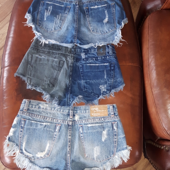 One Teaspoon Jean Shorts - Picture 7 of 7